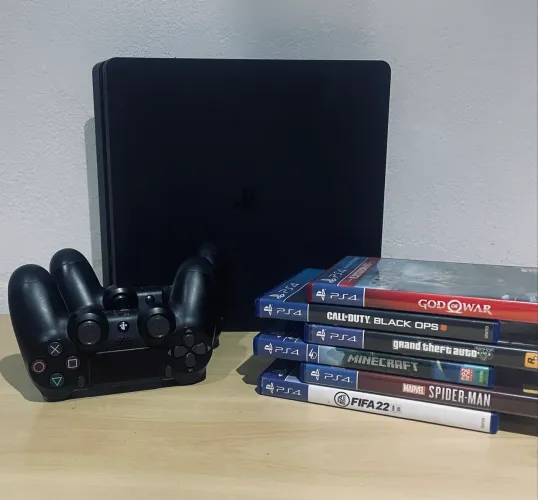 PS4 SLIM 1TB + 2 CONTROLES + 6 JOGOS