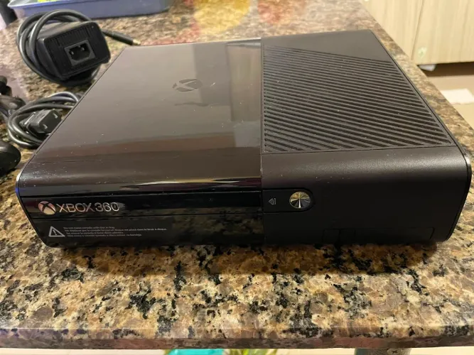 XBOX 360 SUPER SLIM DESTRAVADO
