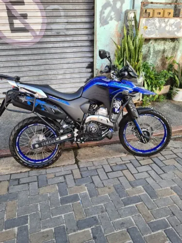 Moto esta perfeita foi faturada em novembro 2025 com os ligamentos do punho rompidos