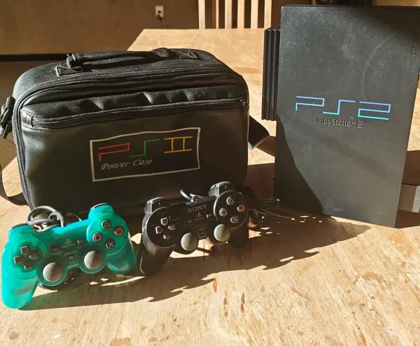 PLAYSTATION 2 FAT + 2 CONTROLES + BOLSA PLAYSTATION
