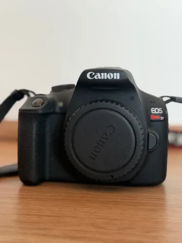 Canon EOS Rebel T7 + Cartão de Memória + Bateria + Carregador | Completa