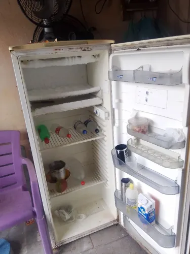 Geladeira Consul 450 tá em perfeito estado precisa de envelopar ou pintar