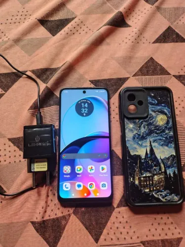 Moto G14 semi novo!! funcionando tudo e vai com carregador 