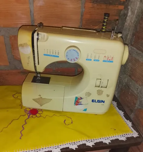 Máquina de costura doméstica