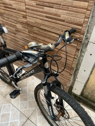 Bicicleta alumínio freio a disco