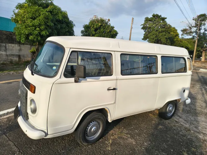 KOMBI 12 PASSAGEIROS TROCA E FINANCIA 