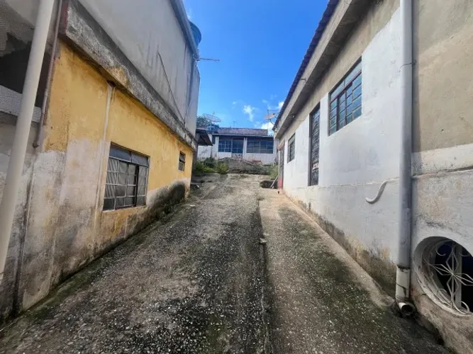 Terreno com 362,40 m² contendo 05 moradias