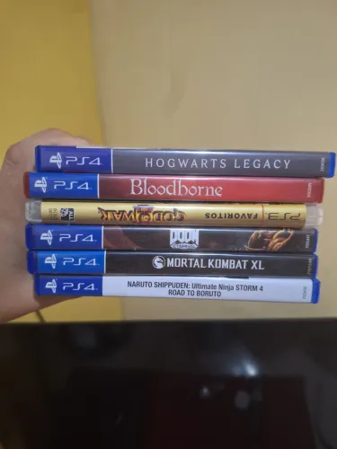 Ps4 com 2 controle e Jogos