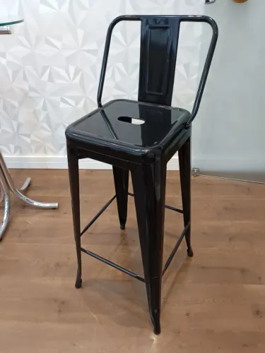Banqueta para mesa bistrô / bancada 