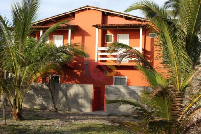 Vendo Casa com 4/4 em Canavierias