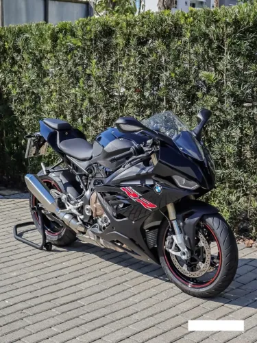 BMW S1000RR 2022 com apenas 2600 km!