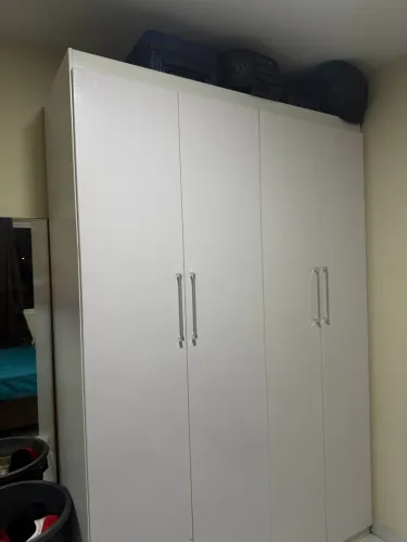 Guarda roupas Branco muito novo