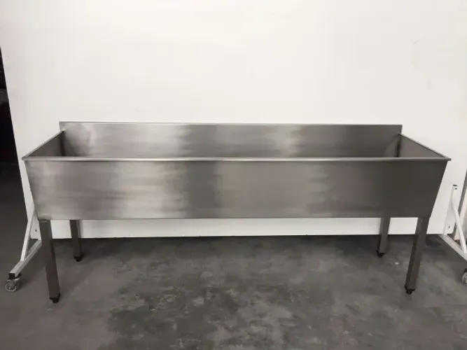 Tanque industrial com 2metros de comprimento em inox 