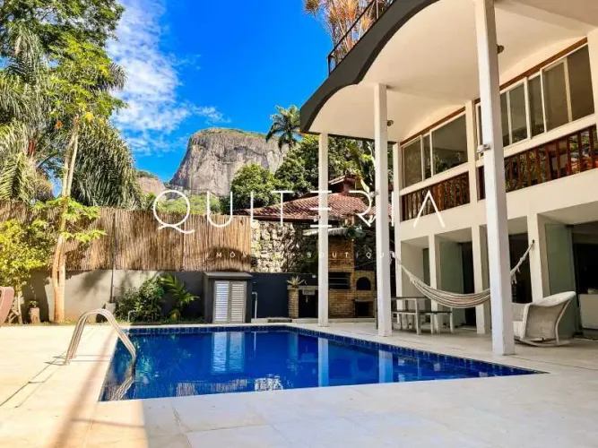 Casa cinematográfica na Gávea, em condomínio fechado, com um visual incrivel para a Lagoa