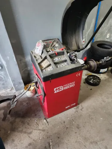 Balanceadora para pneus alinhamento Cartech perfeito estado 220v