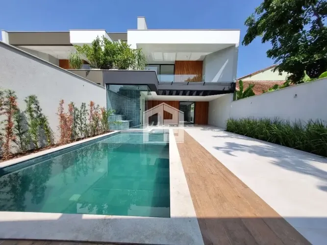 Casa triplex com 5 suítes a venda em Barra da Tijuca - Rio de Janeiro - RJ