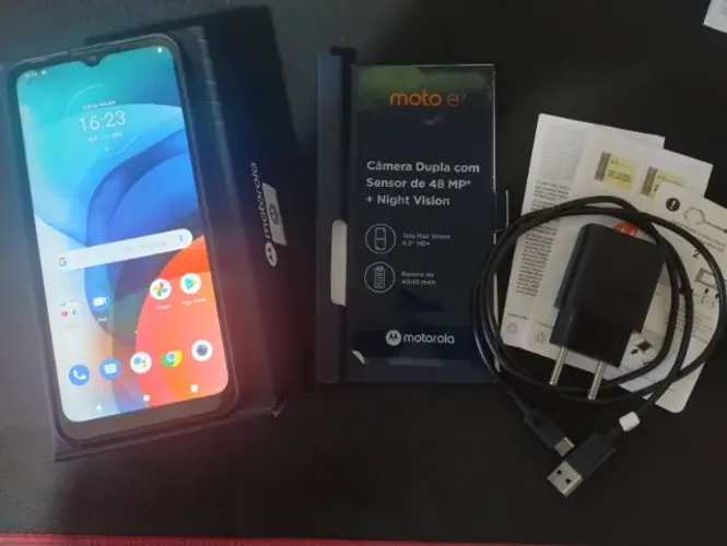 Celular Moto E7