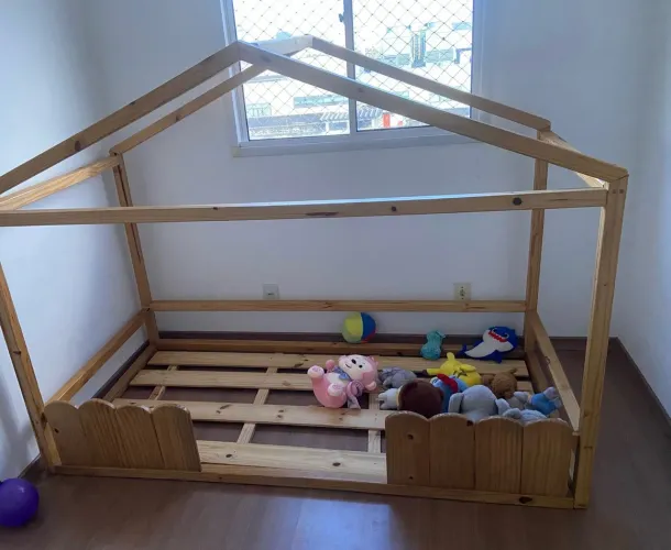 Cama montessoriana infantil
