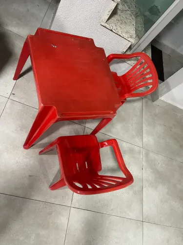 Mesa e cadeiras infantil