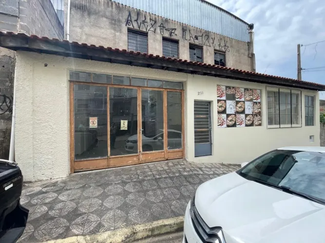 Amplo Salão Comercial de 200 m² no Jardim Europa  Ideal para Pizzarias, Confeitarias e Co