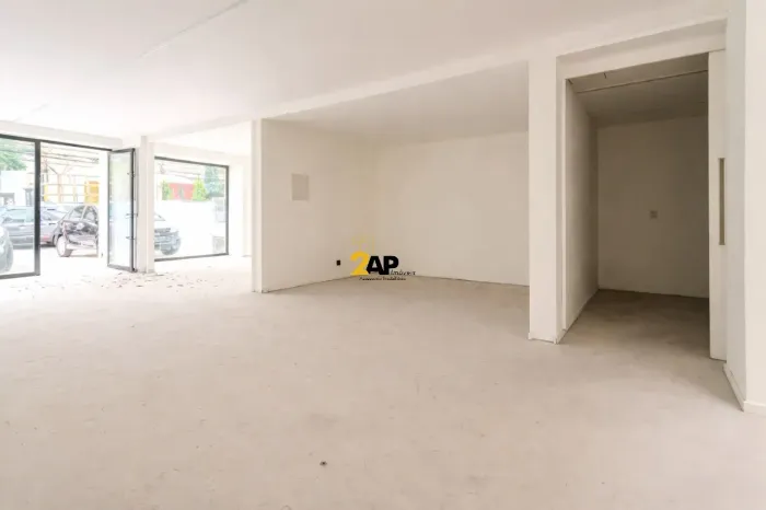 Ponto Comercial à Venda em São Paulo-SP, Jardim América 3 Banheiros, 3 Vagas, 200m² de Áre