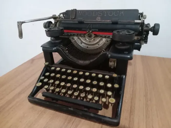 Máquina de escrever antiga