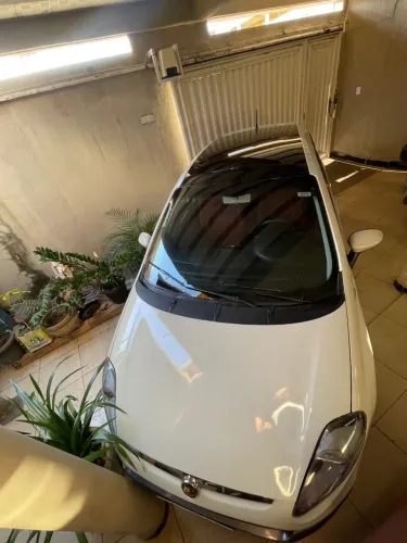 ALUGO CARRO PARA RODAR EM APLICATIVOS 700 REAIS POR SEMANA