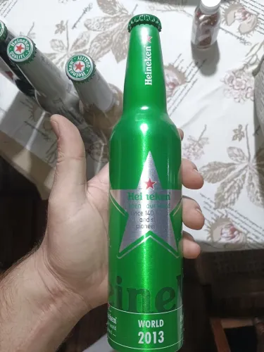 Edição garrafas comemorativas e limitadas Hein3ken