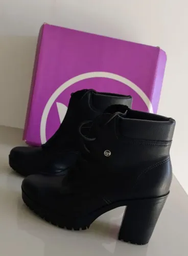 Botas femininas novinhas excelente estado de conservação