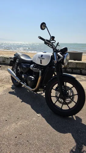 Street Twin 900 filé - baixa KM - abaixo da Fipe