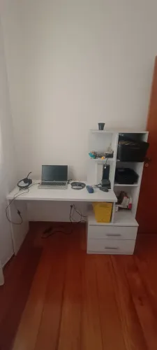 Doação de mesa desktop e cabeceiras