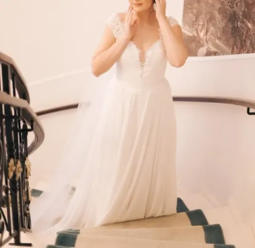 Vestido de noiva com véu 