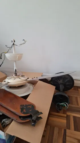 2 Ventiladores de Teto Desmontados Funcionando