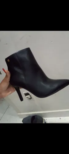 Bota preta, cano baixo salto fino, nunca usada