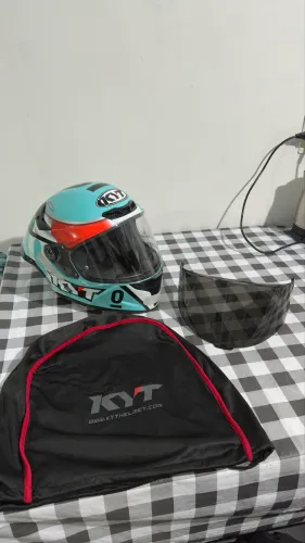 Capacete KYT seminovo (mais acessórios)