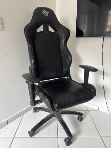 Cadeira gamer usada 