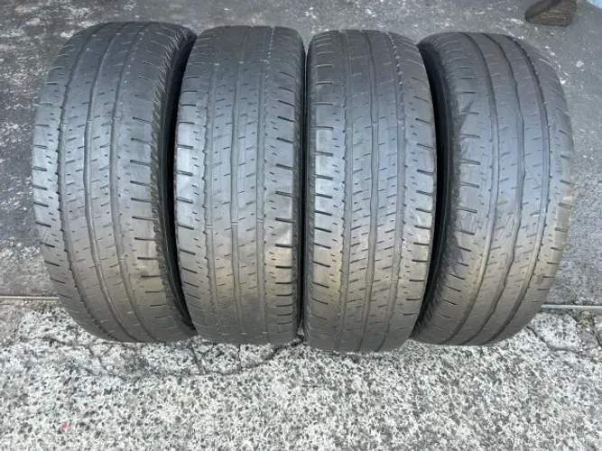Jogo de pneus GoodYear 205/70/15 meia vida