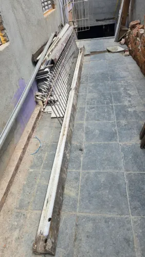 Vendo viga metálica ( trilho de trem) tamanho 5,15cm