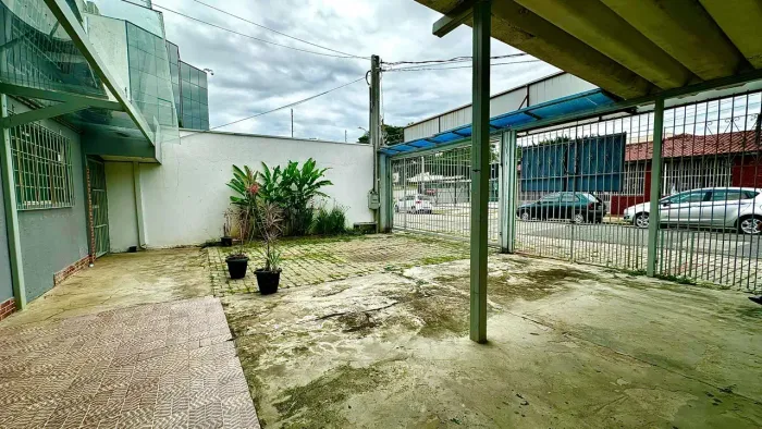 Imóvel COMERCIAL para aluguel tem 250 metros quadrados com 2 quartos