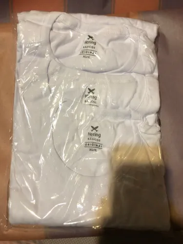 Três camisas Hering XG - novas