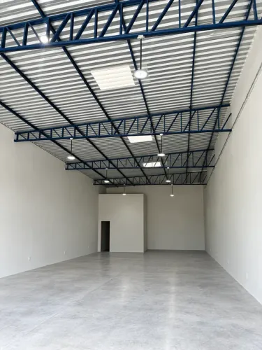 Imóvel para aluguel possui 320 metros quadrados em Salles Jardim - Castanhal - PA