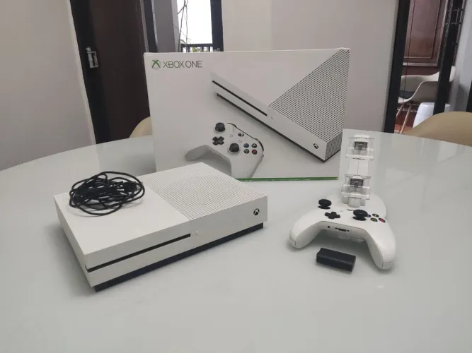 XBOX ONE S + ACESSÓRIOS