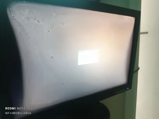 Monitor 19 polegadas liga e desliga - defeito