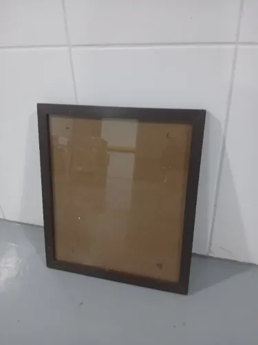 Doação - Moldura de Quadro em madeira e vidro
