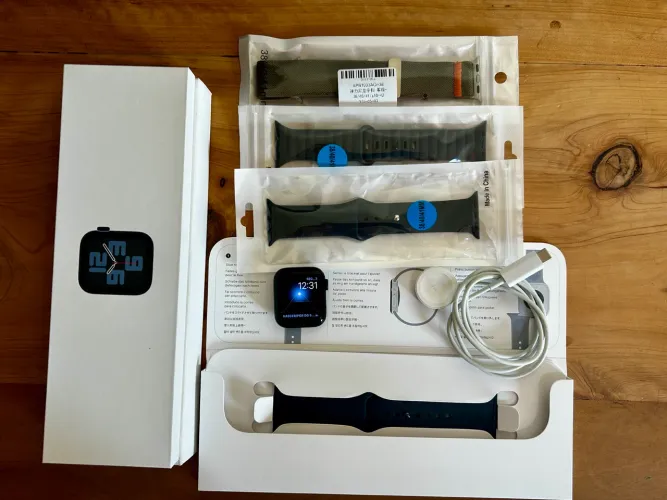 Apple Watch SE (2ª Geração) GPS 40mm Preto - Seminovo | Completo + 3 Pulseiras Extras