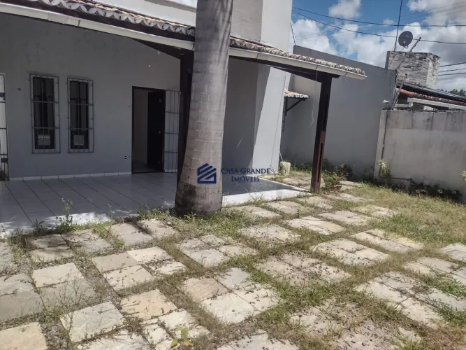 Casa à Venda Próximo à Av. Maria Lacerda