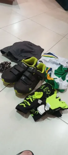 Sapatilha de Ciclismo n40 +kit