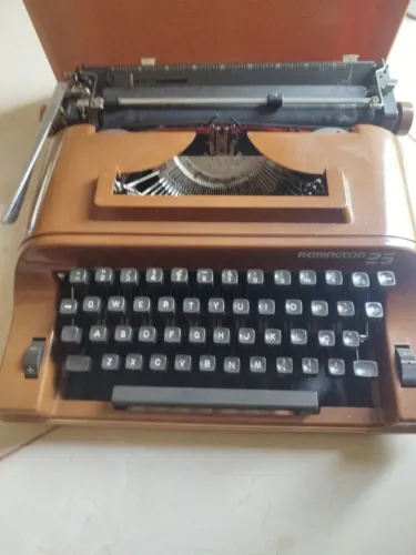 Máquina de escrever antiga