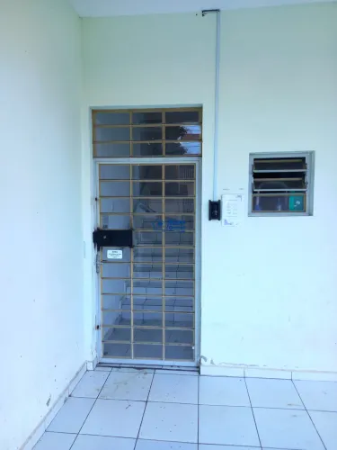 Sala - Sobreloja para Aluguel com Sacada e Garagem no Pq. Interlagos