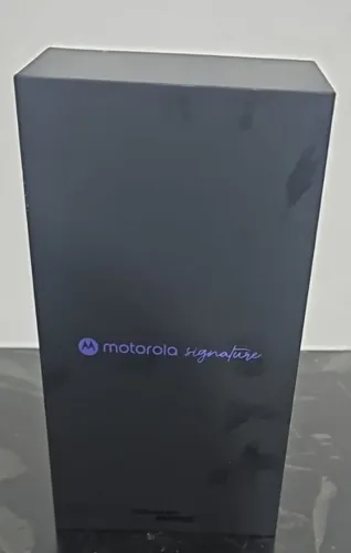 Motorola Signature 512GB 24Gb RAM 3 cameras 50MP Zoom 100x, Tela 1.5K 165hz verde ACT OLX.